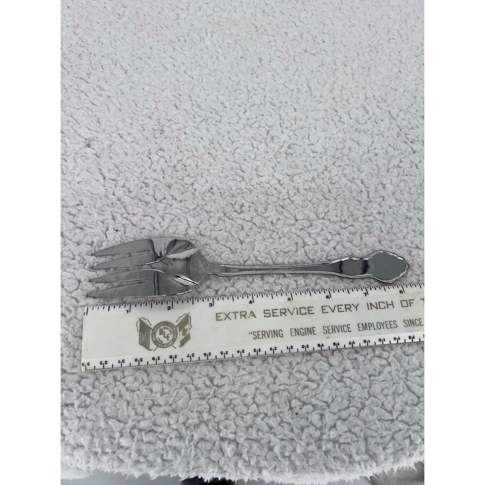 Oneida Deluxe Folk Art Meredith Stainless Medium Meat Serving Fork 8 1/2